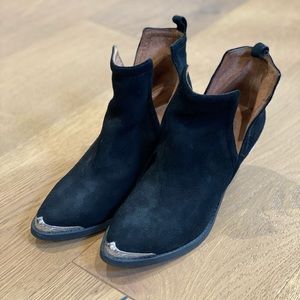 Jeffrey Campbell Women’s Cromwell Suede Booties